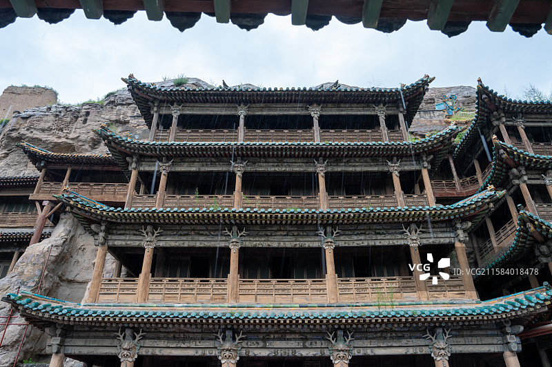 山西大同云冈石窟 木构楼阁的烟雨古韵图片素材