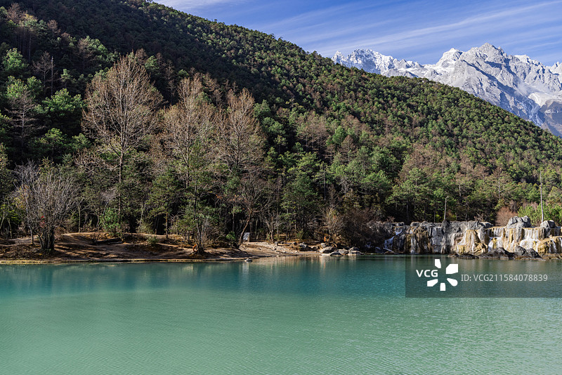 云南丽江玉龙雪山蓝月谷景观图片素材