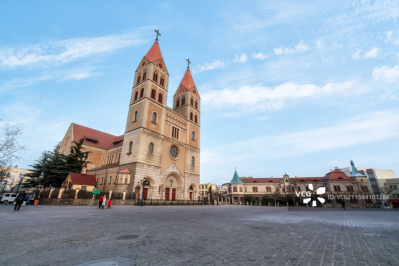 青岛圣弥厄尔大教堂图片素材