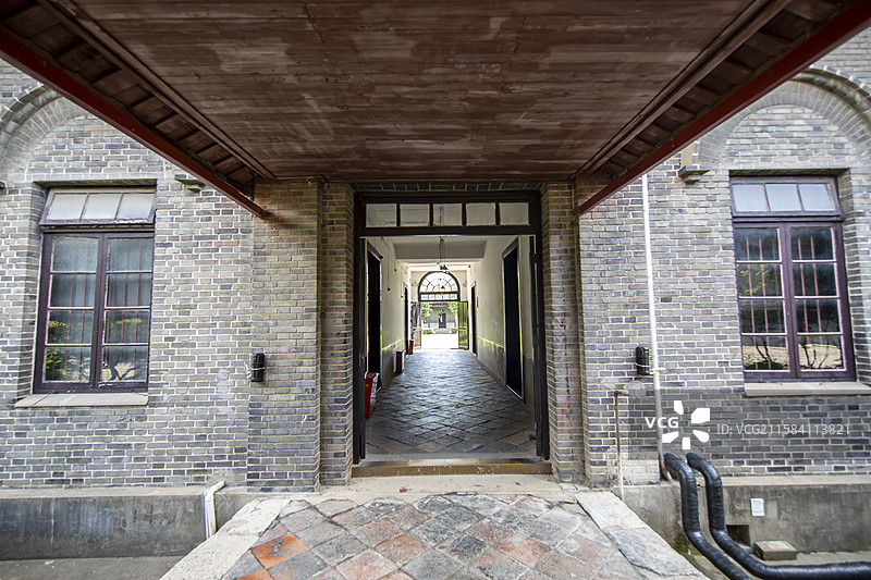 湖北省武汉革命博物馆毛泽东同志主办的中央农民运动讲习所旧址（武昌农讲所旧址纪念馆）：学生寝室图片素材