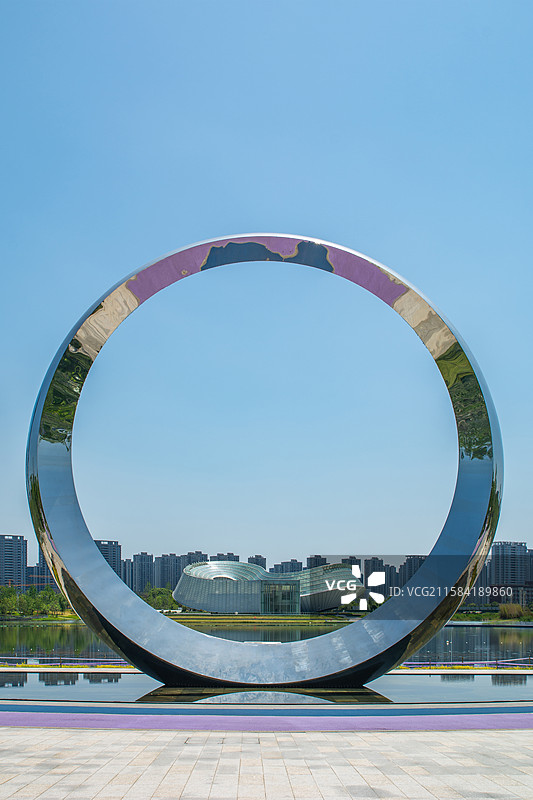 玉风未来 玉湖美术馆 不锈钢雕塑 杭州 余杭区 玉湖公园 城市建筑风光 都市景观 杭州建筑 园林景观图片素材