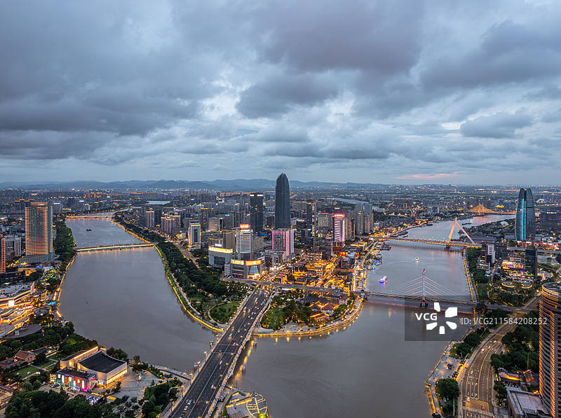 宁波三江口地标建筑台风天图片素材