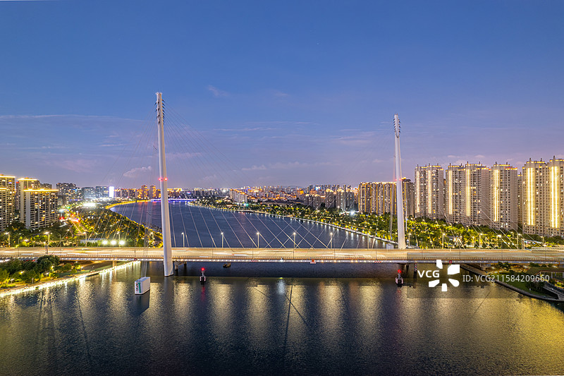 宁波青林湾大桥火烧云夜景天一生水图片素材