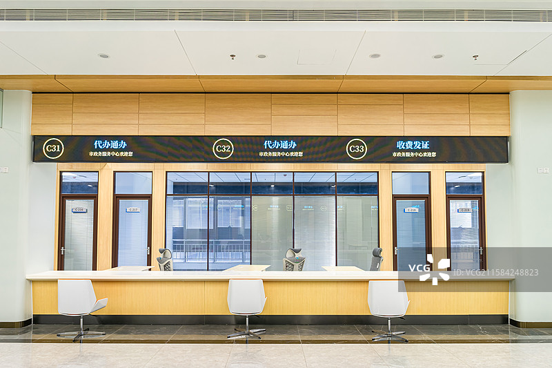 中国市民之家市政服务中心大厅，社会保险银行窗口办理业务，代办通办营业厅柜台服务窗口，室内无人图像摄影图片素材