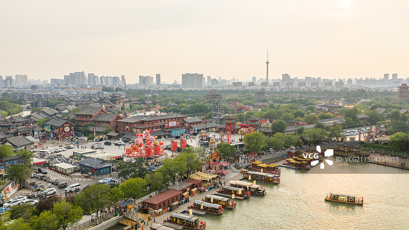 开封市龙亭区汴河游船和清明上河园风景图片素材
