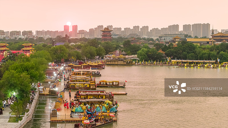 开封市龙亭区汴河游船和清明上河园风景图片素材