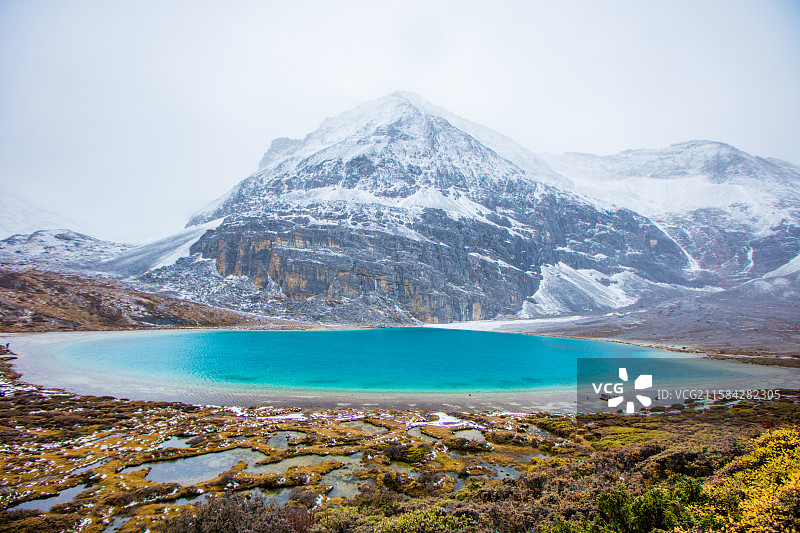 秋天稻城的牛奶海图片素材