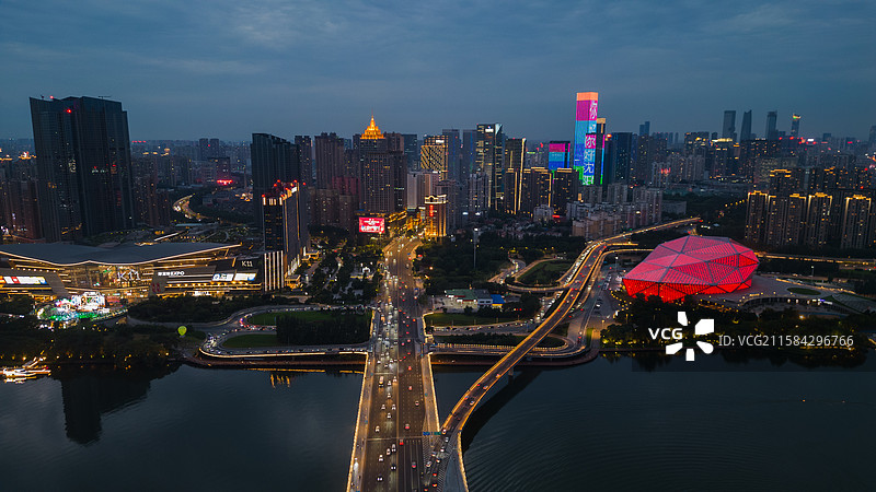 沈阳浑河夜景之K11购物中心与盛京大剧院图片素材