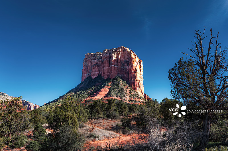 美国亚利桑那州塞多纳（Sedona）的著名红岩地貌钟岩（Bell rock）图片素材