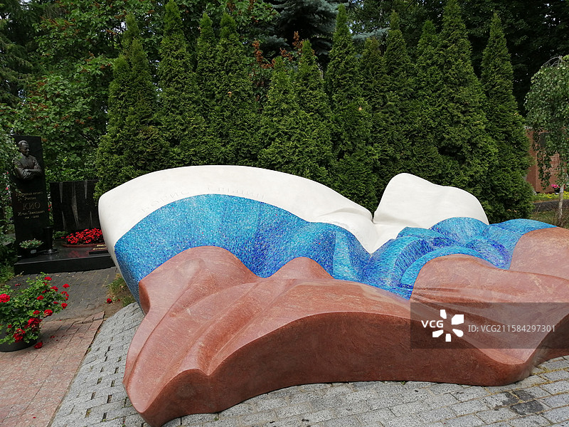 莫斯科 新圣女公墓 俄罗斯前总统叶利钦的墓碑图片素材