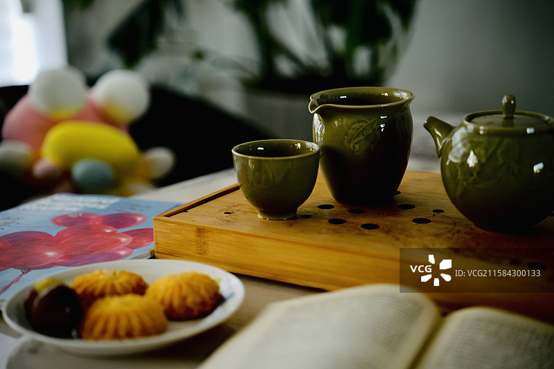 家中读书图片素材