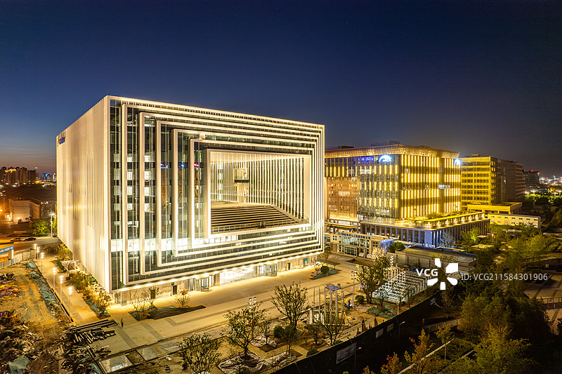 河南郑州卢森堡中心夜景图片素材