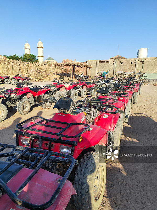 埃及沙漠摩托冲沙极限运动图片素材