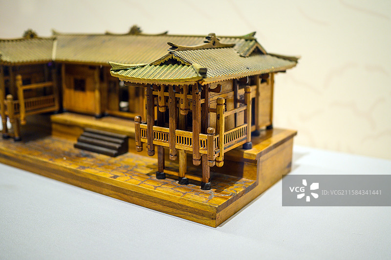 中国传统手工艺木制古建筑模型图片素材
