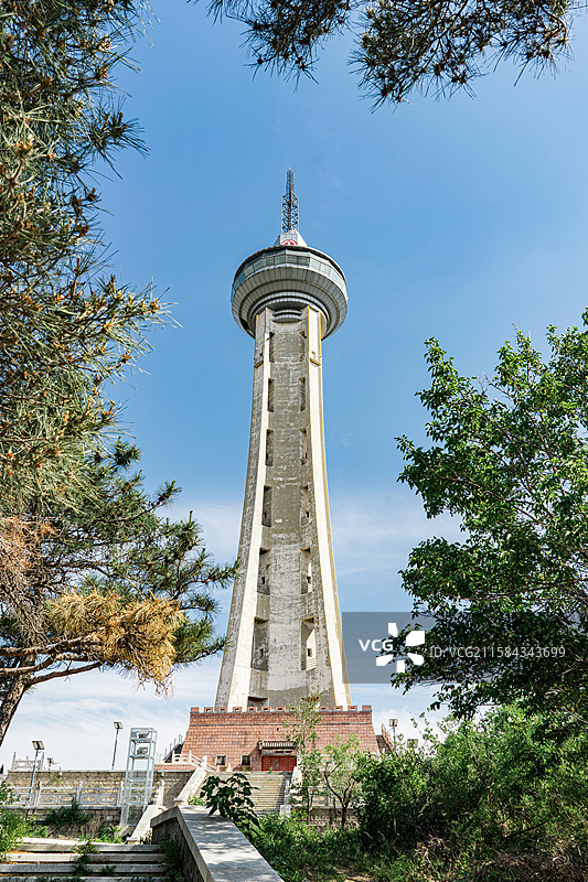 中国基建京台高速公路山东济南至泰安段交通部门建设中国高速公路一万公里纪念塔，户外白昼无人图像摄影图片素材
