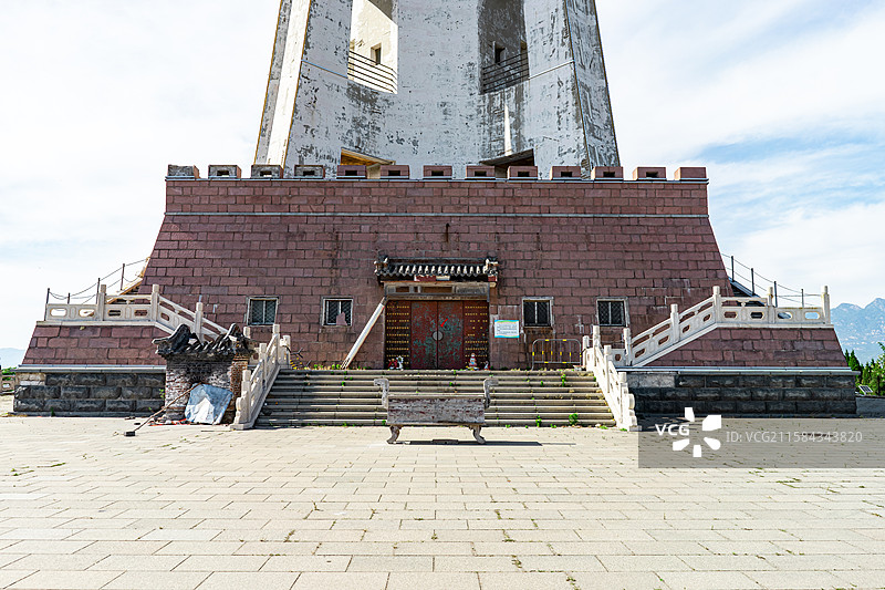 中国基建京台高速公路山东济南至泰安段交通部门建设中国高速公路一万公里纪念塔，户外白昼无人图像摄影图片素材