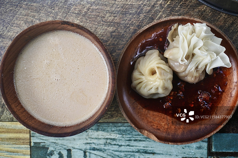 蒙式早餐：蒙古奶茶、羊肉烧麦、布里亚特包子图片素材