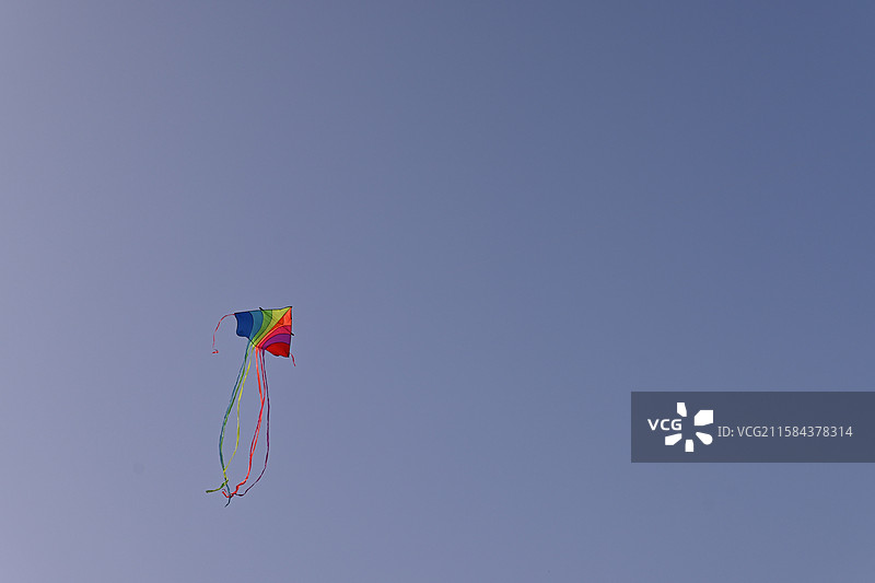 天空与彩色风筝图片素材