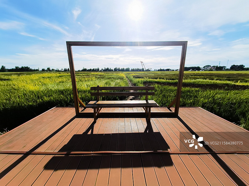 三江口梦想稻田文化公园木栈道木椅图片素材