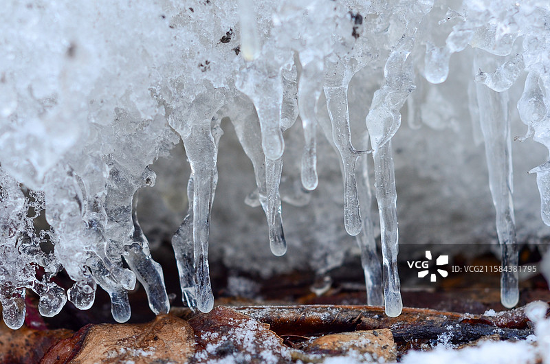 冰凌悬挂，冬日自然景观图片素材