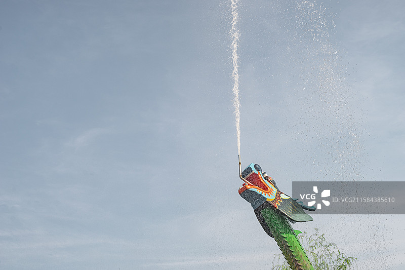 中国自然景观拍摄主题，湖泊和声控喷泉的设备用品，户外白昼无人图像摄影图片素材