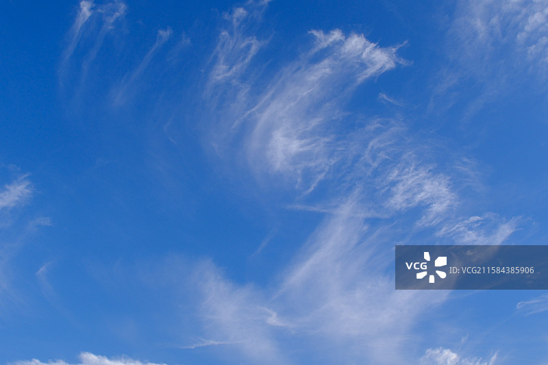 蓝天白云晴空万里晴朗晴天。立秋高清风景天空背景图图片素材