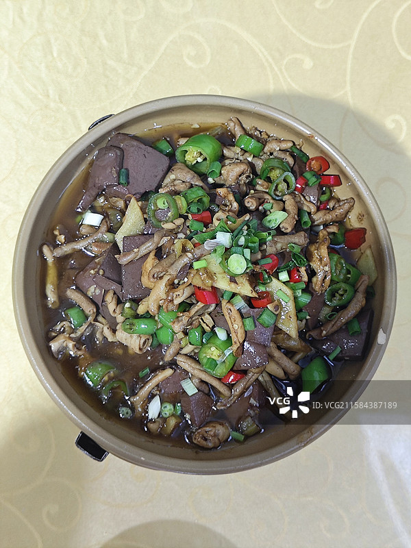 著名湘菜鸭血炒鸡杂图片素材