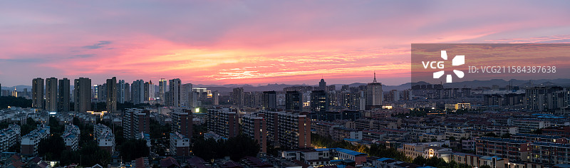 楼顶的晚霞图片素材