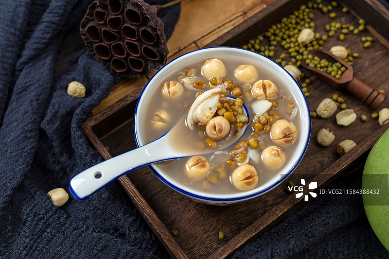 莲子百合绿豆汤传统养生甜品图片素材