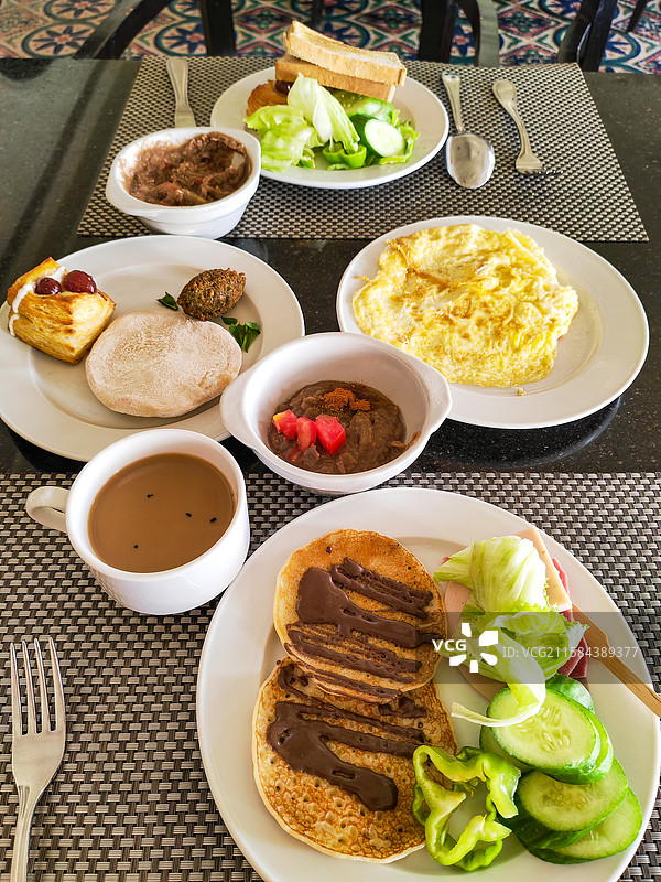 巧克力可丽饼甜品美食图片素材