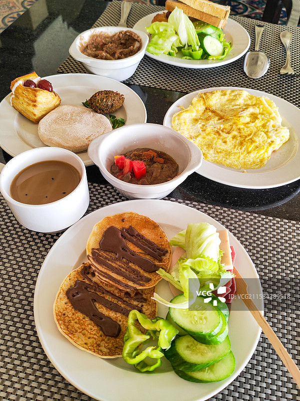 巧克力可丽饼甜品美食图片素材