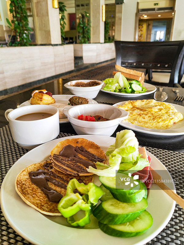 巧克力可丽饼甜品美食图片素材