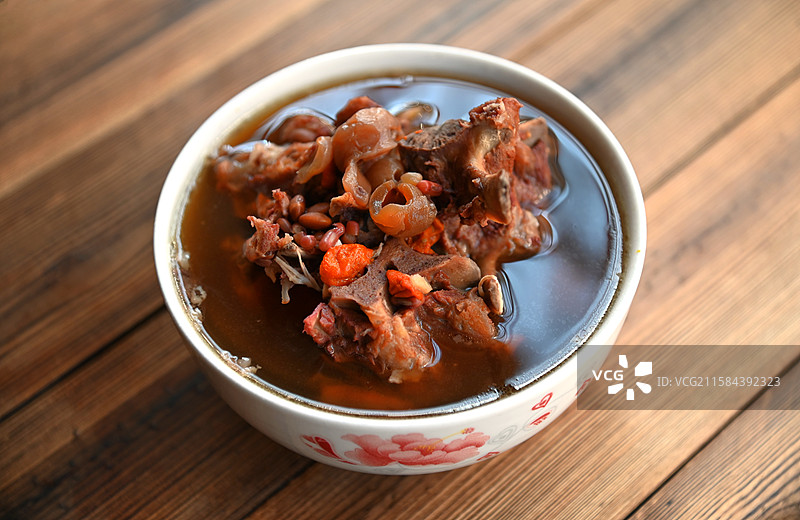 桂圆枸杞子赤小豆羊骨汤图片素材