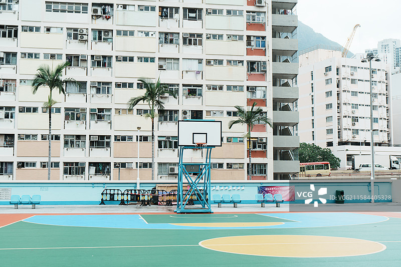 香港的彩虹邨（cūn），它是香港最早期兴建的公共屋邨之一 。彩虹邨以色彩缤纷的建筑外观闻名，成为了网图片素材
