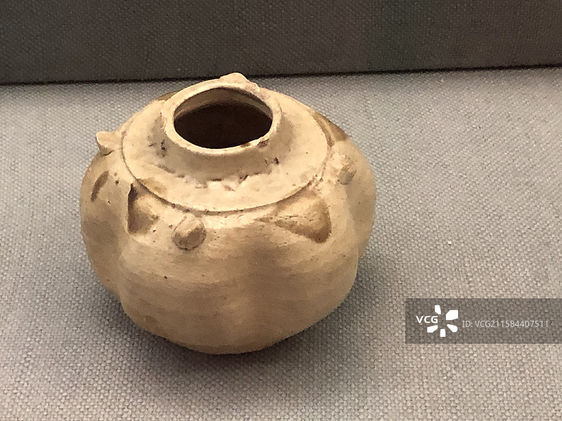 青釉点彩瓜棱小罐-广东省博物馆图片素材