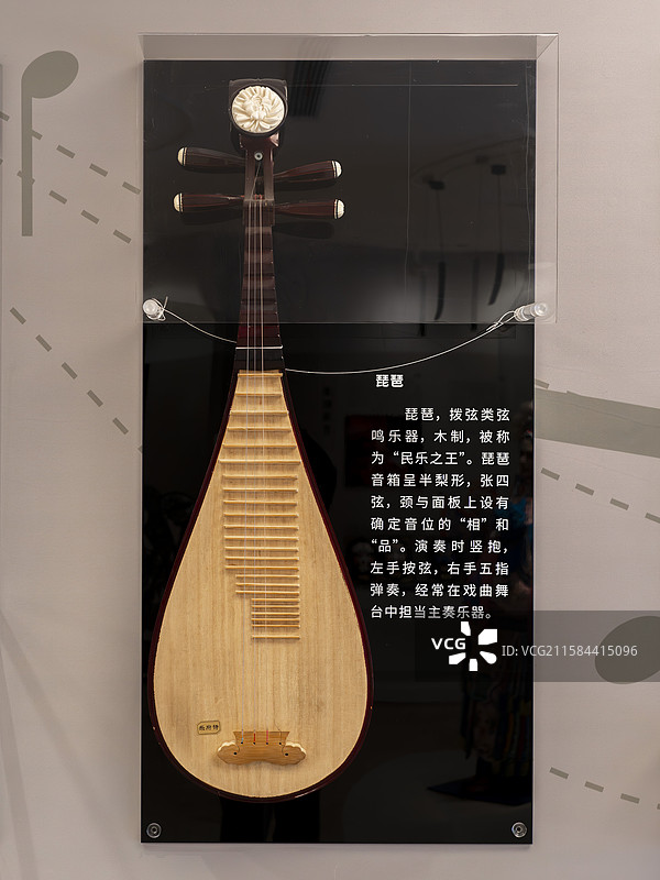 江苏盐城建湖九龙口淮剧小镇乐器琵琶展品图片素材