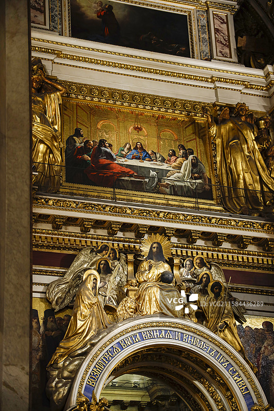俄罗斯圣彼得堡圣以撒大教堂内部穹顶天花板壁画及黄金装饰图片素材