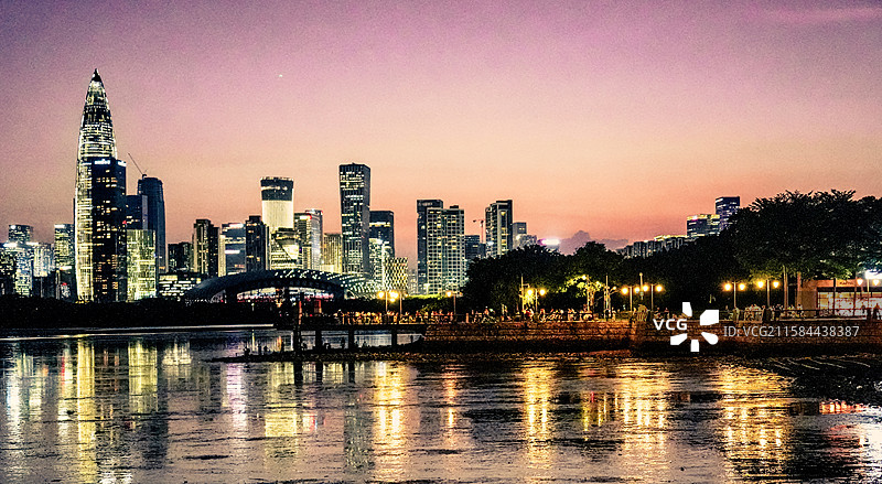 《城市的琉璃夜曲》图片素材