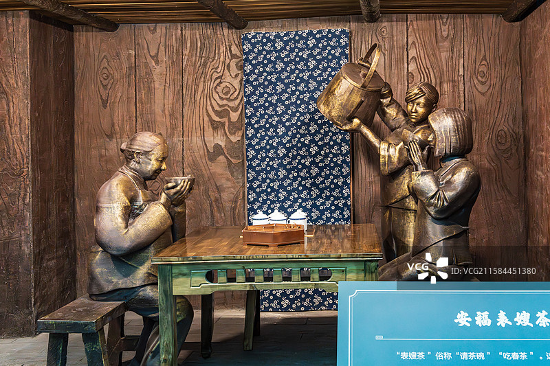 古代茶馆场景雕塑展示图片素材