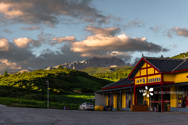 四川松潘县川主寺镇之八十沟图片素材
