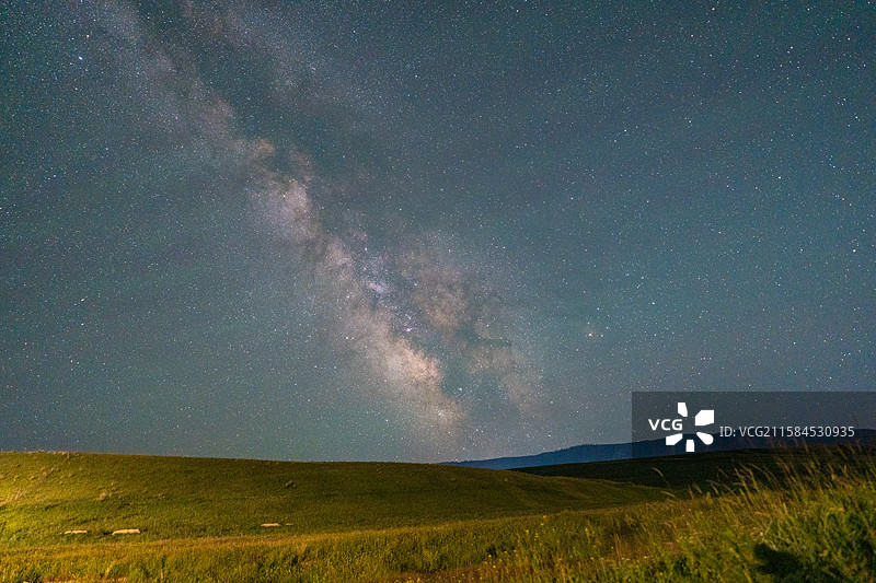 新疆伊犁喀拉峻草原的星空图片素材