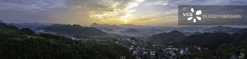 贵州 遵义市 桐梓县 九坝 岩溶地貌 朝霞 日出 避暑圣地 风景 航拍视角图片素材