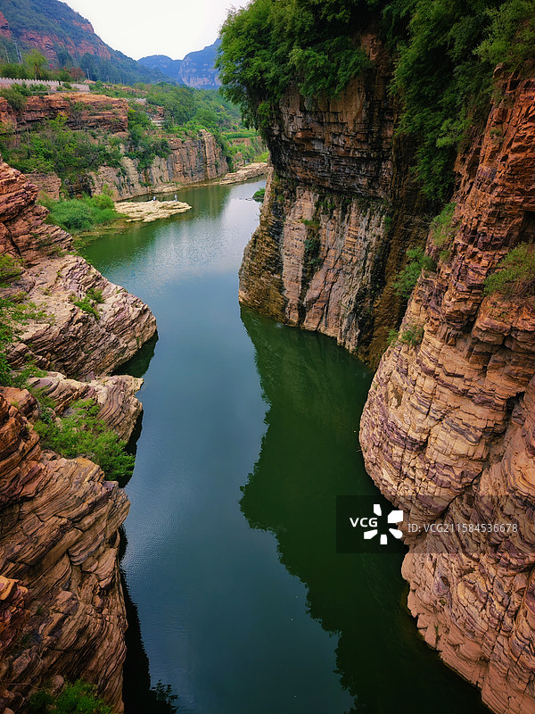 洛丝潭 位于红旗渠青年洞旁边，属于河南河北山西交界，风景秀美。古有“看了洛丝潭，何须到江南”之说图片素材
