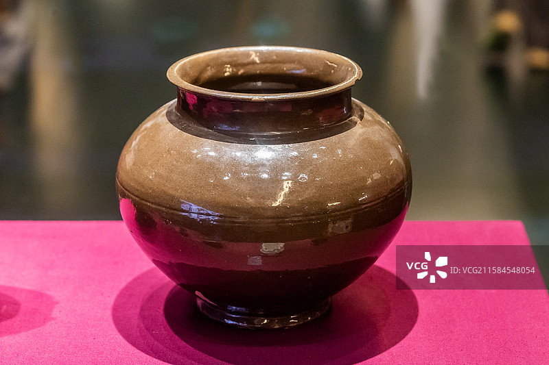 内蒙古博物院酱釉罐辽代赤峰市阿鲁科尔沁旗耶律羽之墓出土图片素材