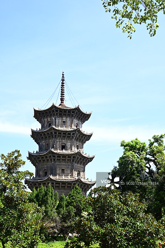 泉州开元寺的燕尾脊、剪瓷雕、东西塔图片素材