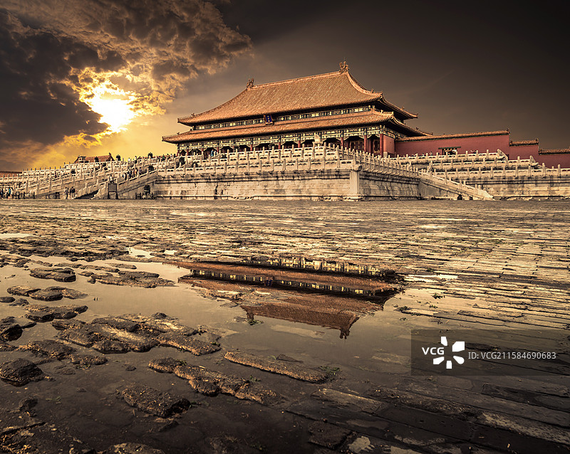 雨后故宫太和殿（金銮殿）镜面反射图片素材