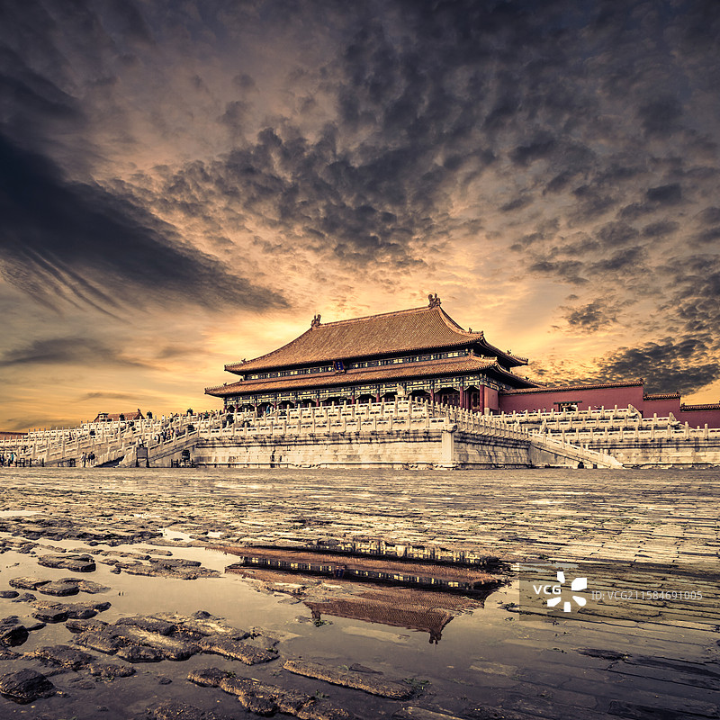 雨后故宫太和殿（金銮殿）镜面反射图片素材