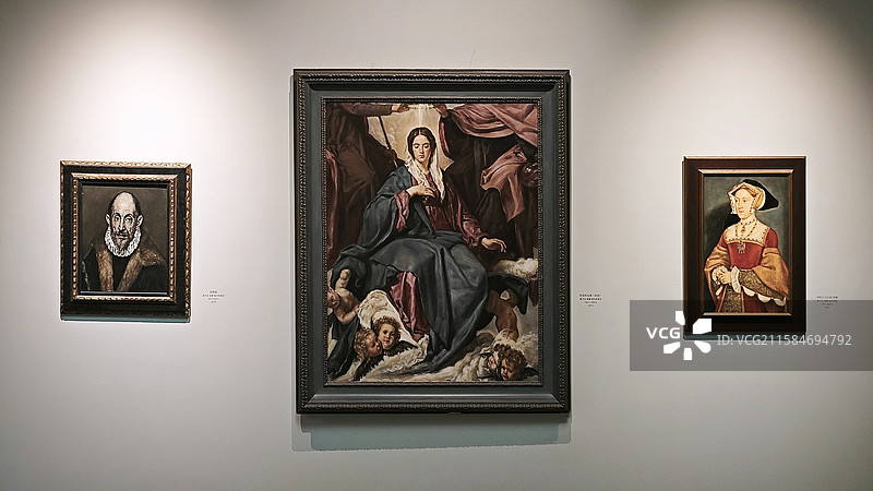 中国艺术研究院油画院的建筑空间结构及胜利女神雕像和陈丹青靳尚谊等艺术家的油画作品图片素材