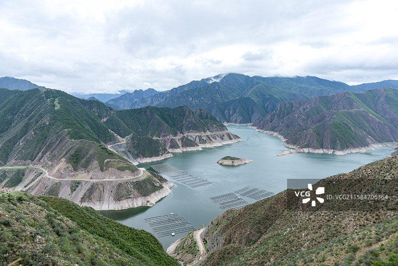 甘肃引洮工程——九甸峡水库在甘南卓尼县境内的风光图片素材