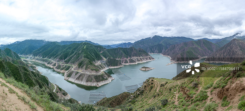 甘肃引洮工程——九甸峡水库在甘南卓尼县境内的风光图片素材